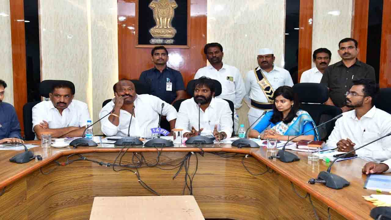 రివర్‌ ఫ్రంట్‌ పనుల్లో వేగం పెంచాలి