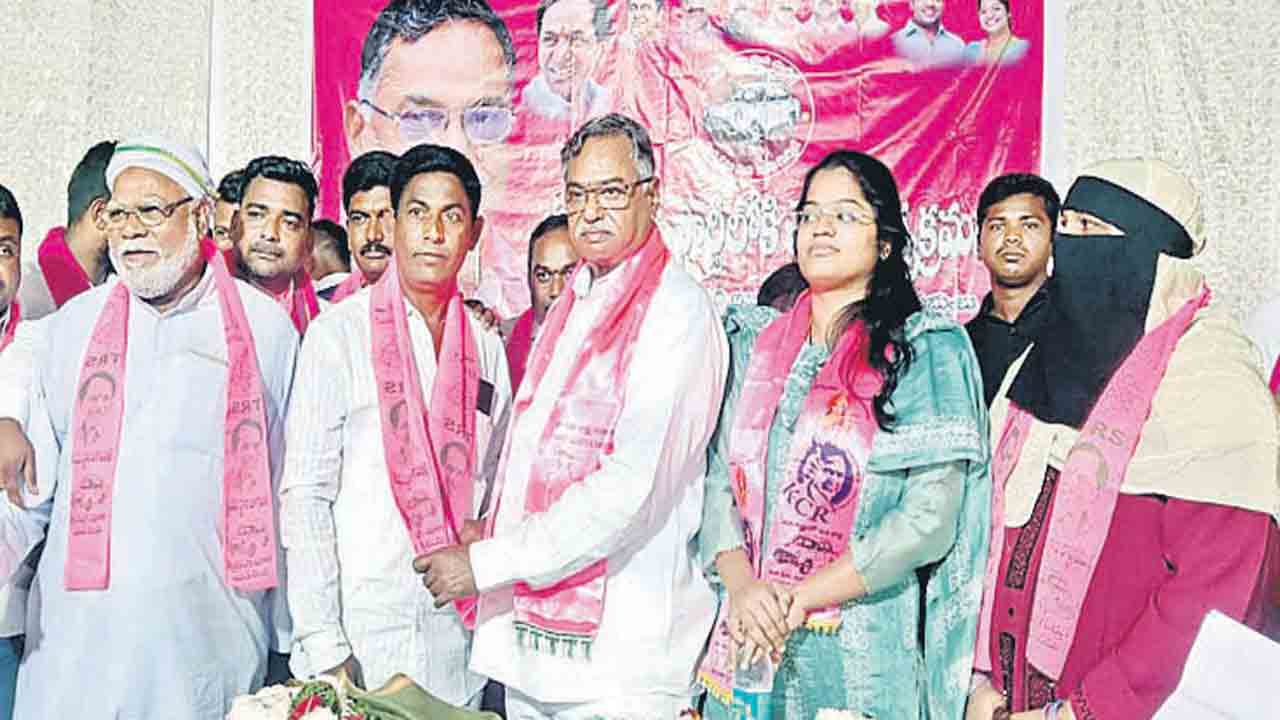 బీఆర్‌ఎస్‌లో చేరికల జోష్‌