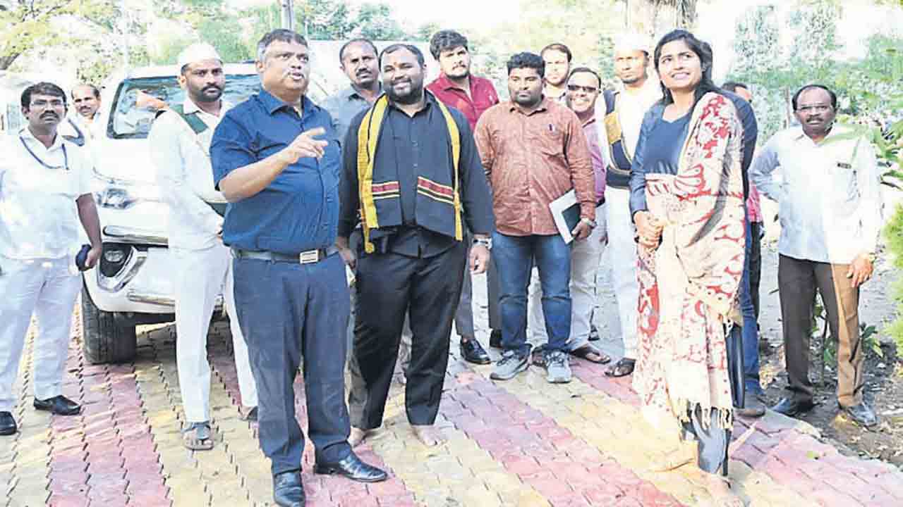 ప్రతి దరఖాస్తును క్షుణ్ణంగా పరిశీలించాలి