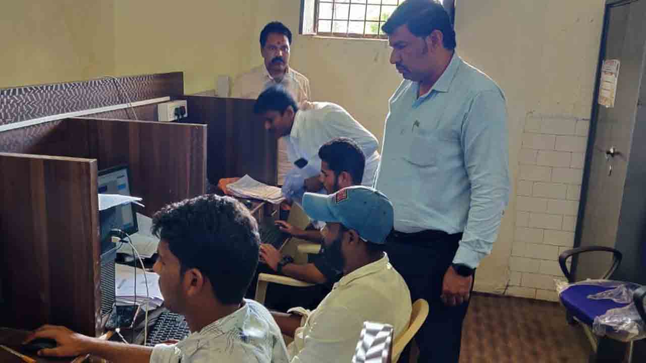 ఓటరు నమోదు వివరాలు పూర్తి చేయాలి