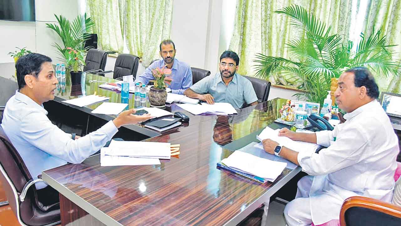 జంట జలాశయాల సమీపంలో 12స్టోన్‌ క్రషర్స్‌ సీజ్‌