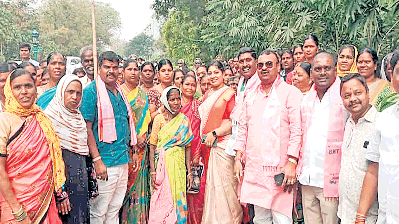 బహిరంగ సభకు తరలిన బీఆర్‌ఎస్‌ శ్రేణులు