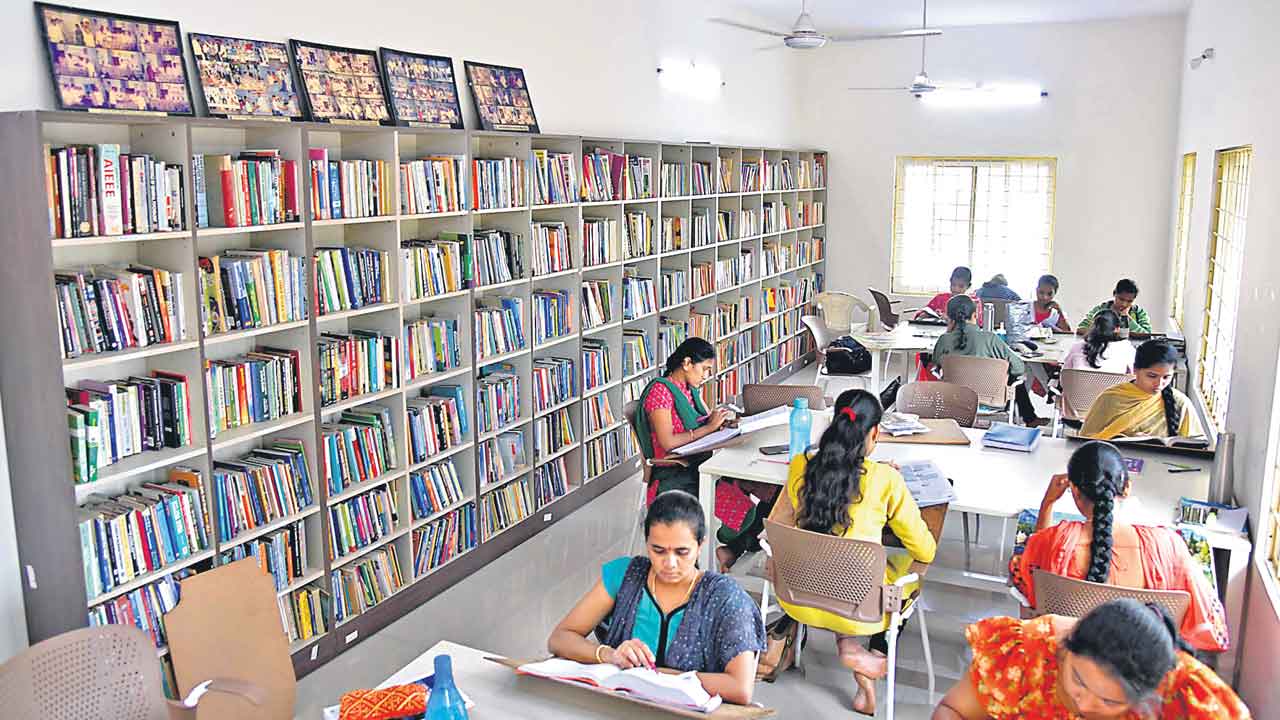 కొలువుల మేళా.. గ్రూప్‌-4 నోటిఫికేషన్‌ విడుదల