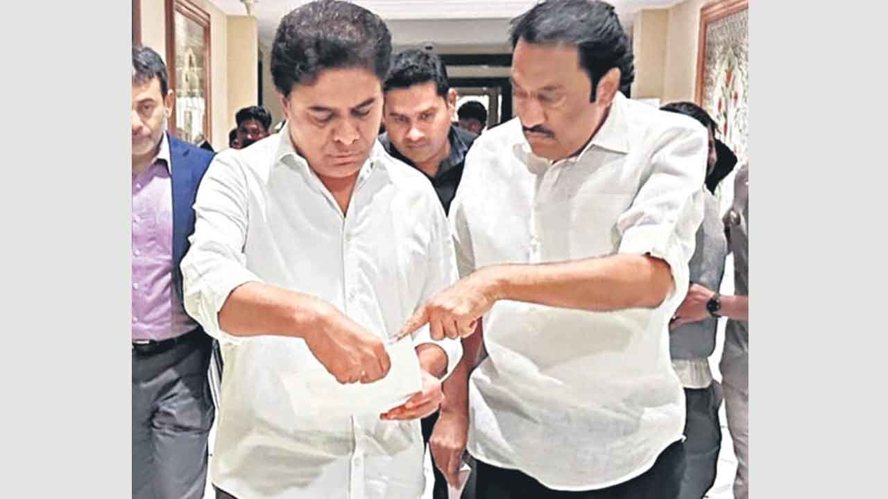 ఇండ్ల క్రమబద్ధీకరణకు చర్యలు తీసుకోవాలి