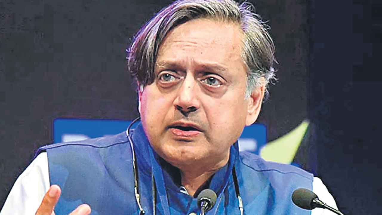 1962లో యుద్ధం జరిగినా సభలో చర్చ: థరూర్‌