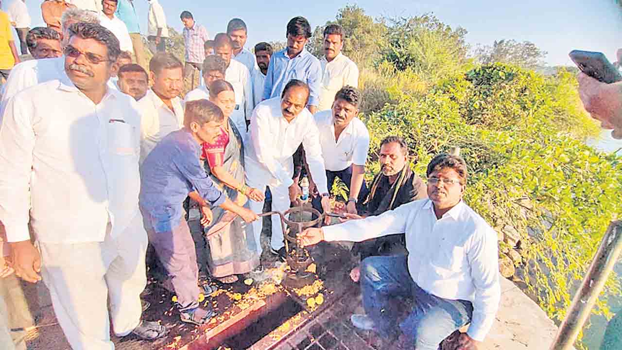 నీటిని పొదుపుగా వాడుకోవాలి