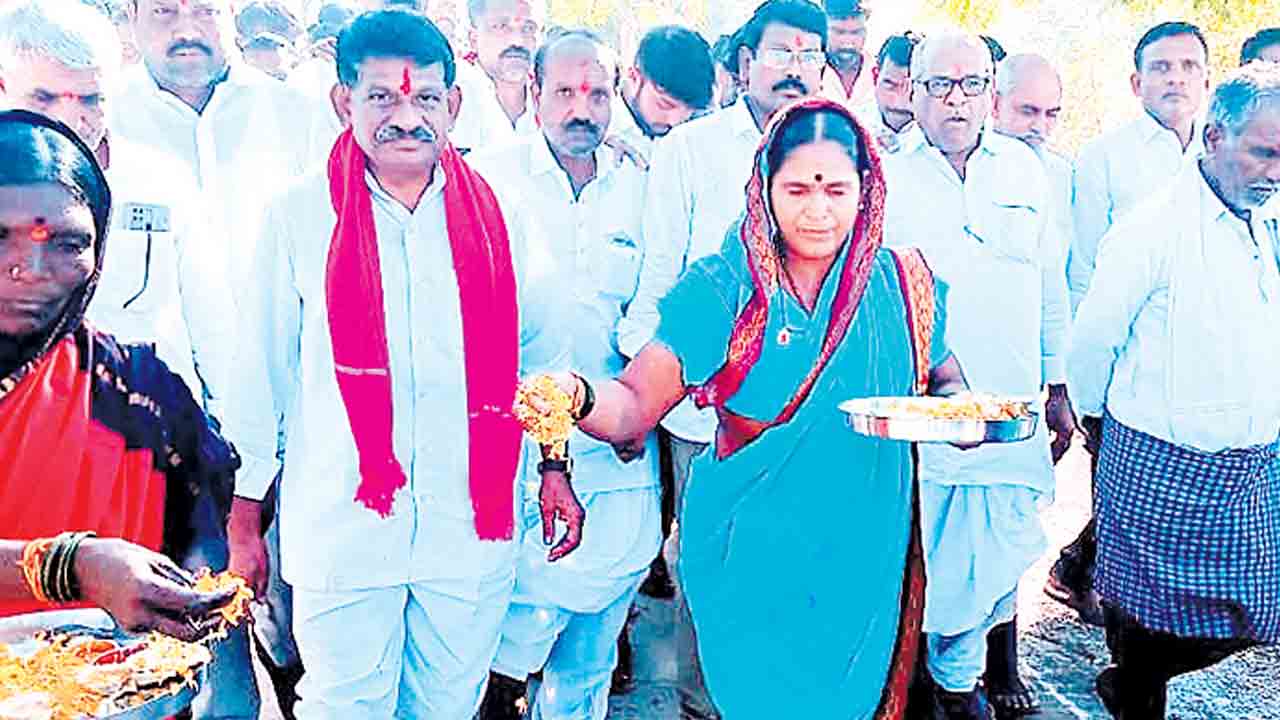 రోడ్ల నిర్మాణానికి సర్కారు పెద్దపీట