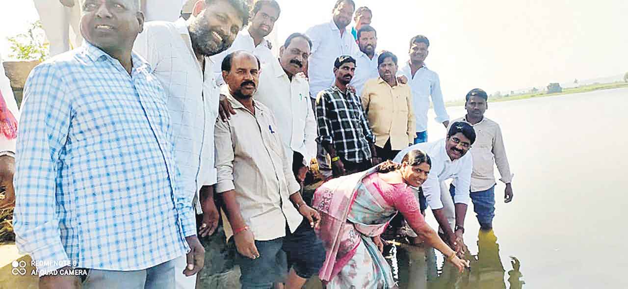 ధర్పల్లి పెద్ద చెరువు నీటి విడుదల