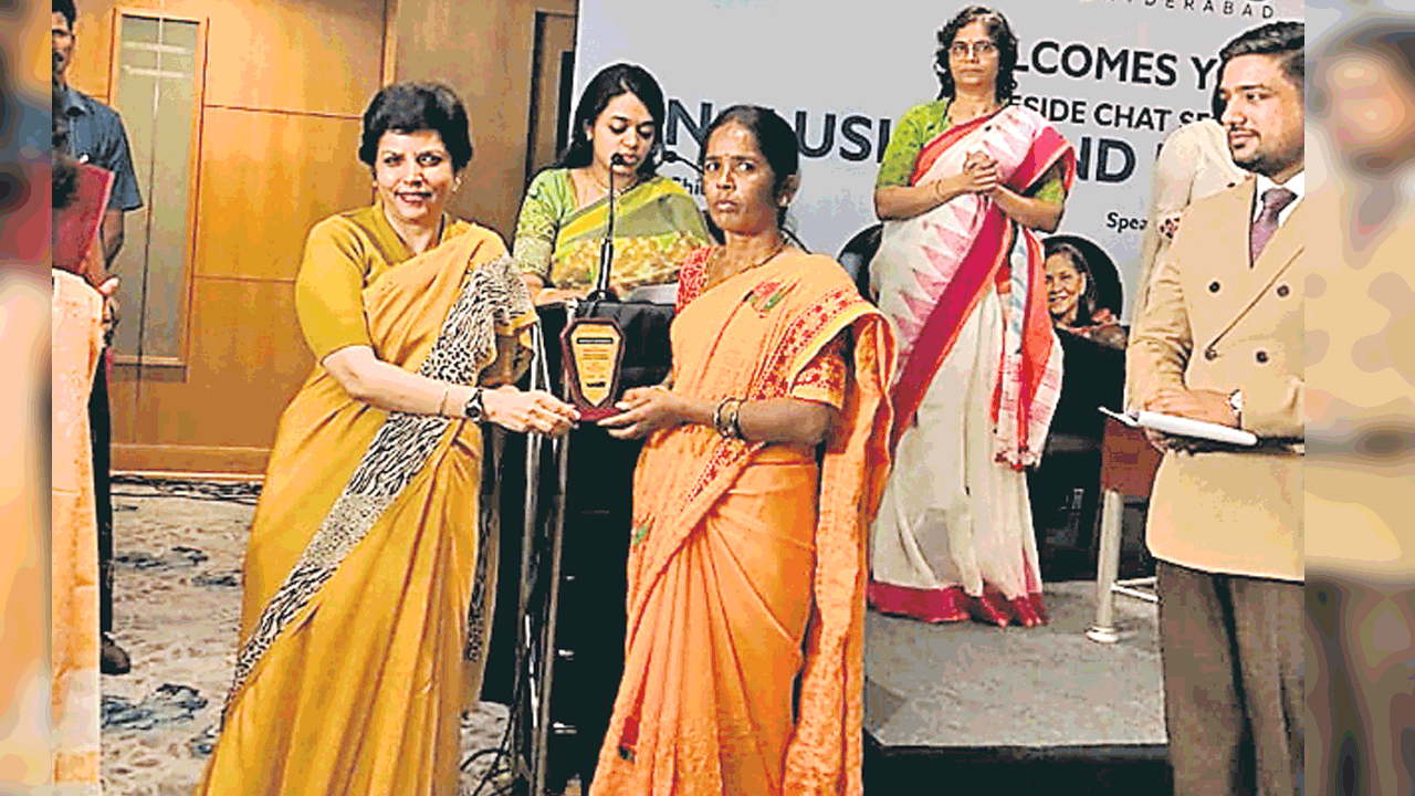 తొర్రూరు మహిళా రైతుకు ఉత్తమ పురసారం