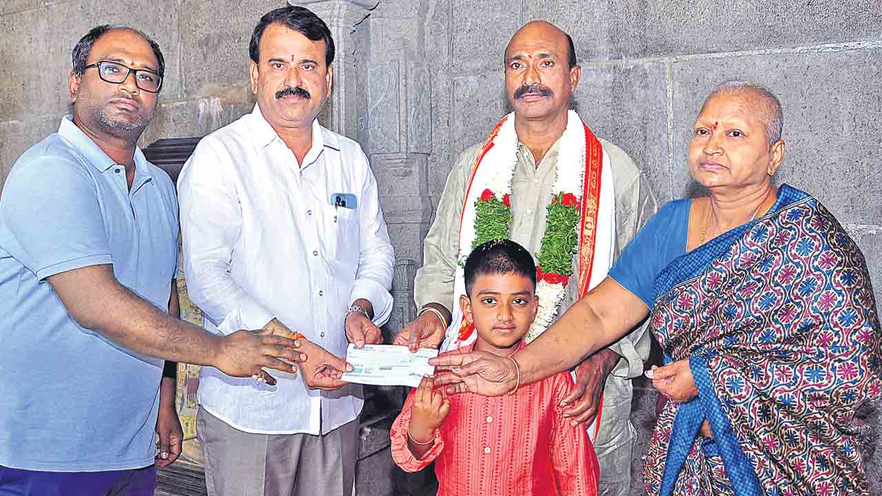 యాదగిరిగుట్టకు 1.50 లక్షల విరాళం