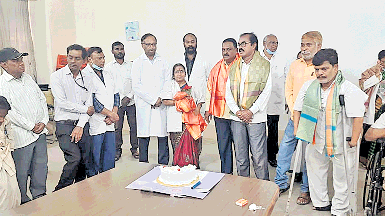 చిన్నచూపు చూడొద్దు