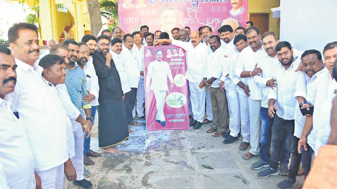 కర్షకోత్సాహం..	సీఎం కేసీఆర్‌ రైతుల పాలిట దేవుడు