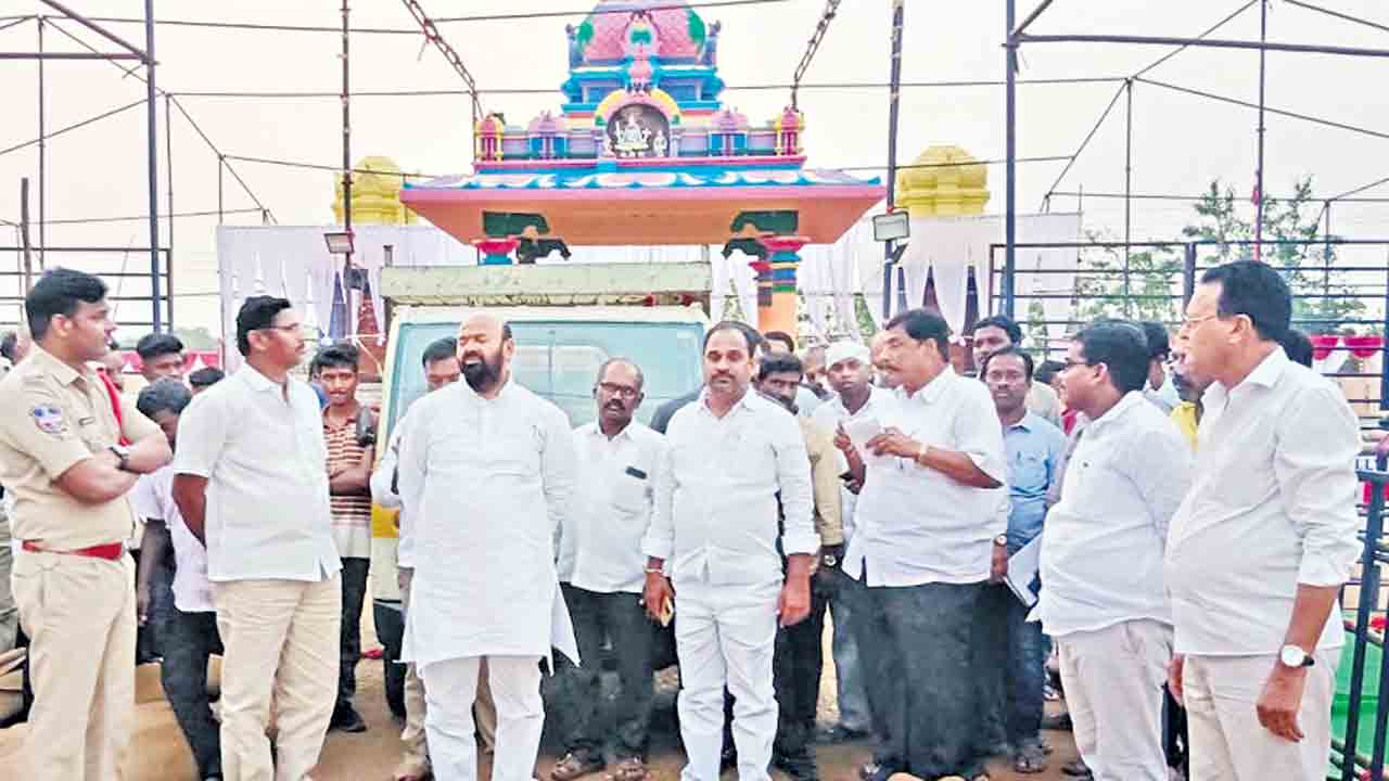 కనుల పండువగా నిర్వహించాలి