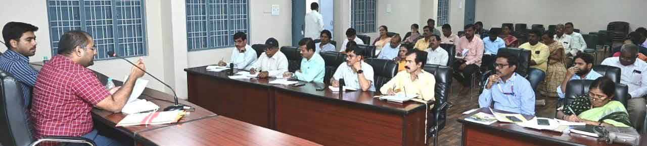 ప్రాజెక్టుల కాల్వ పనులు వేగవంతం చేయాలి