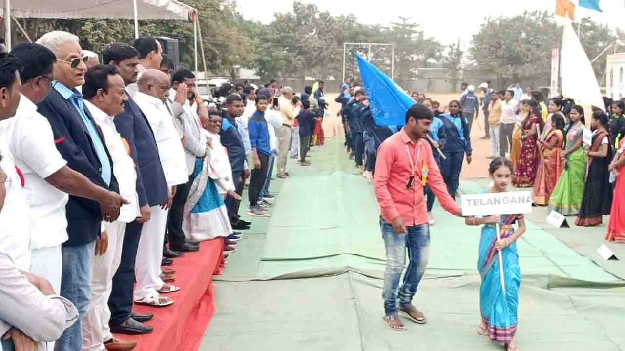 విద్యార్థులు క్రీడల్లోనూ రాణించాలి