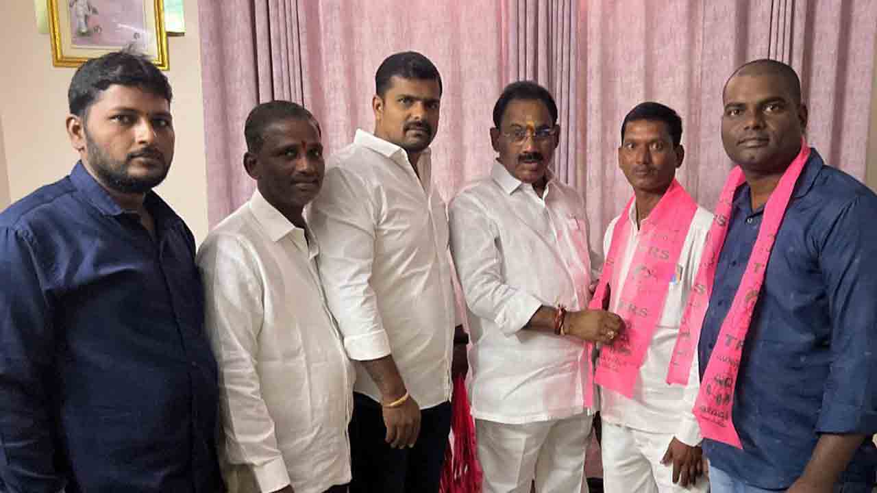 సంక్షేమ పథకాలకు ఆకర్షితులై బీఆర్‌ఎస్‌లోకి