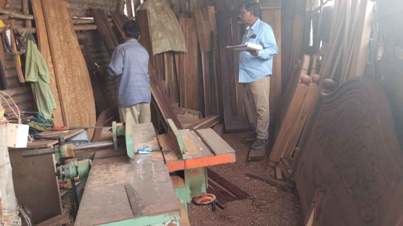 వర్క్‌షాపులో ఫ్లయింగ్‌స్కాడ్‌ ఆకస్మిక తనిఖీ