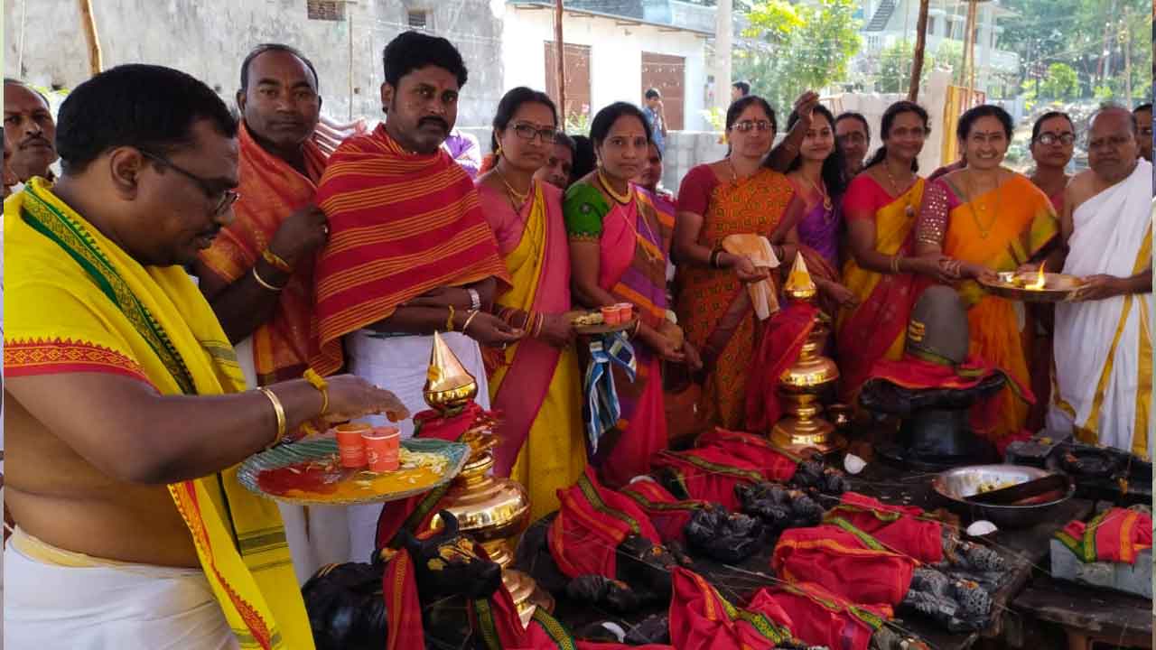 వైభవంగా దేవతా విగ్రహాల ప్రతిష్ఠాపనోత్సవాలు