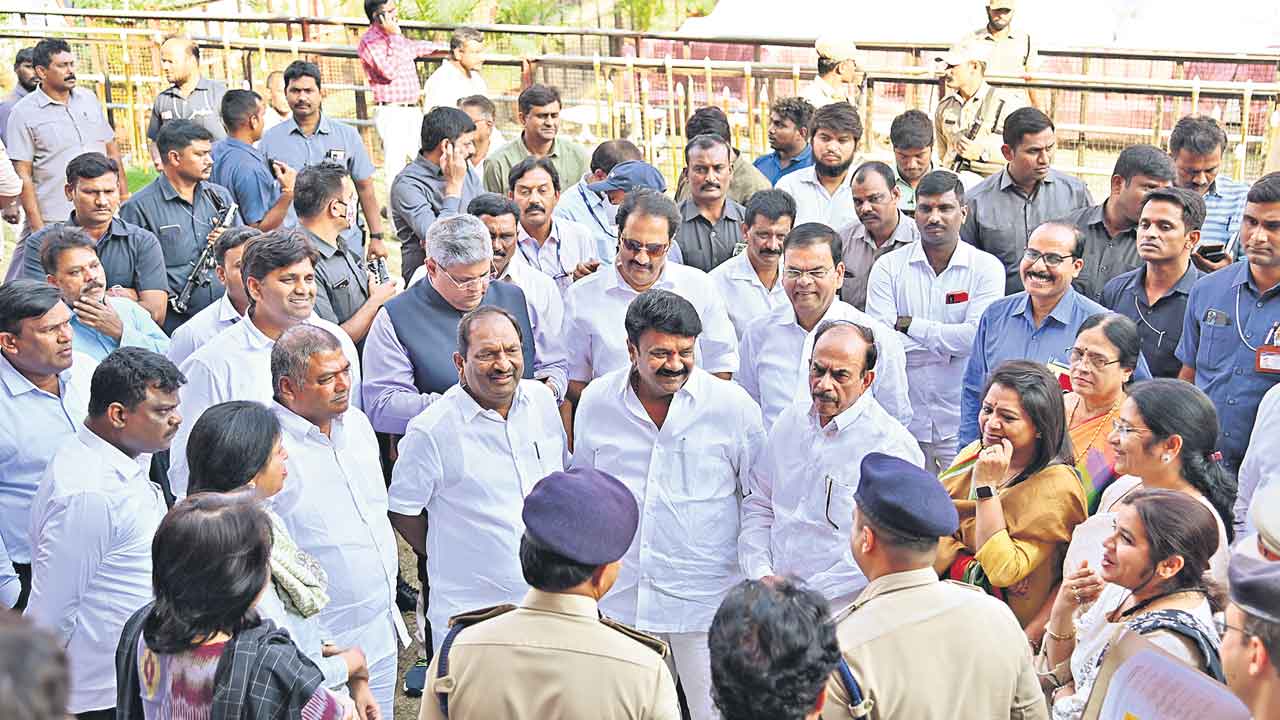 ఎల్బీస్టేడియంలో నేడు క్రిస్మస్‌ విందు