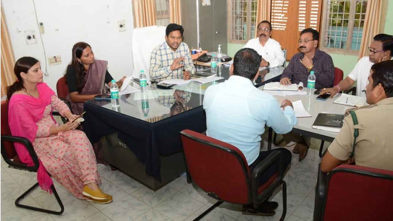 అర్హులైన పోడు రైతులకు పట్టాలివ్వాలి