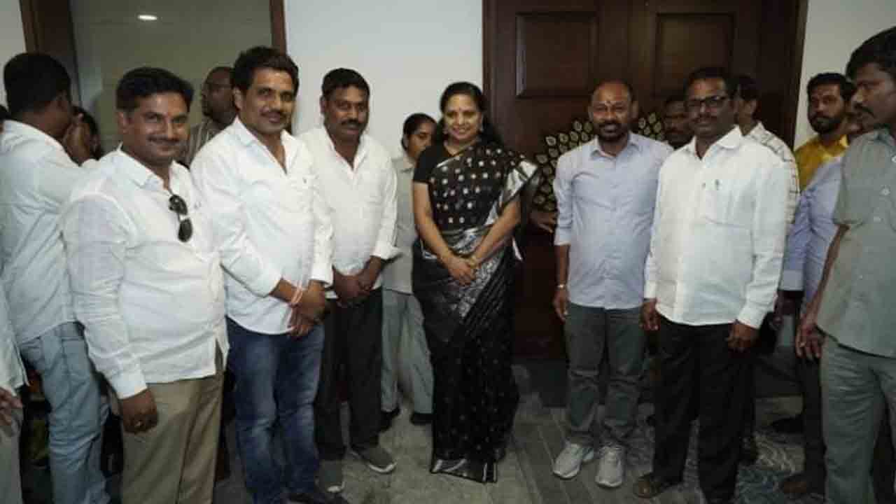 ఎమ్మెల్సీ కవితను కలిసిన నాయకులు