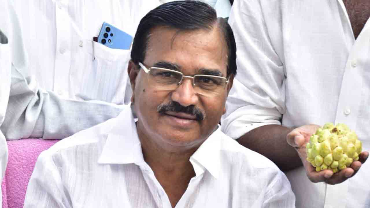 లాభసాటి సాగుపై దృష్టిపెట్టాలి