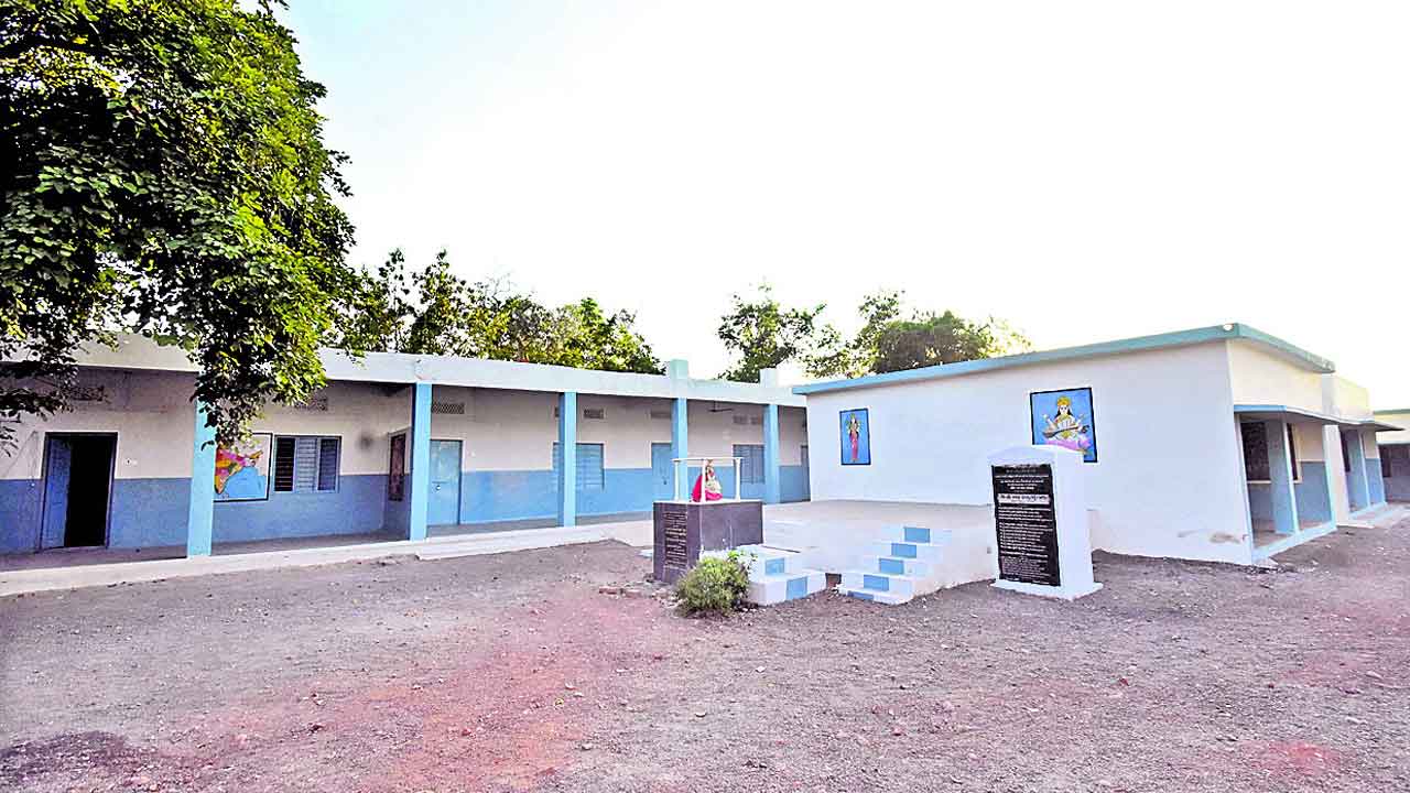 ముస్తాబవుతున్న మన బడి