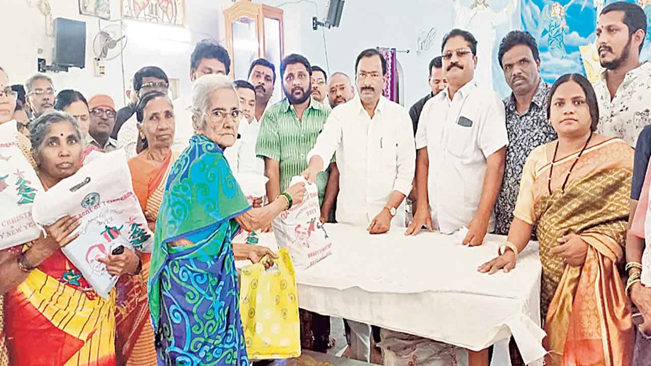 ‘దళిత బంధు’తో అభివృద్ధి చెందాలి..