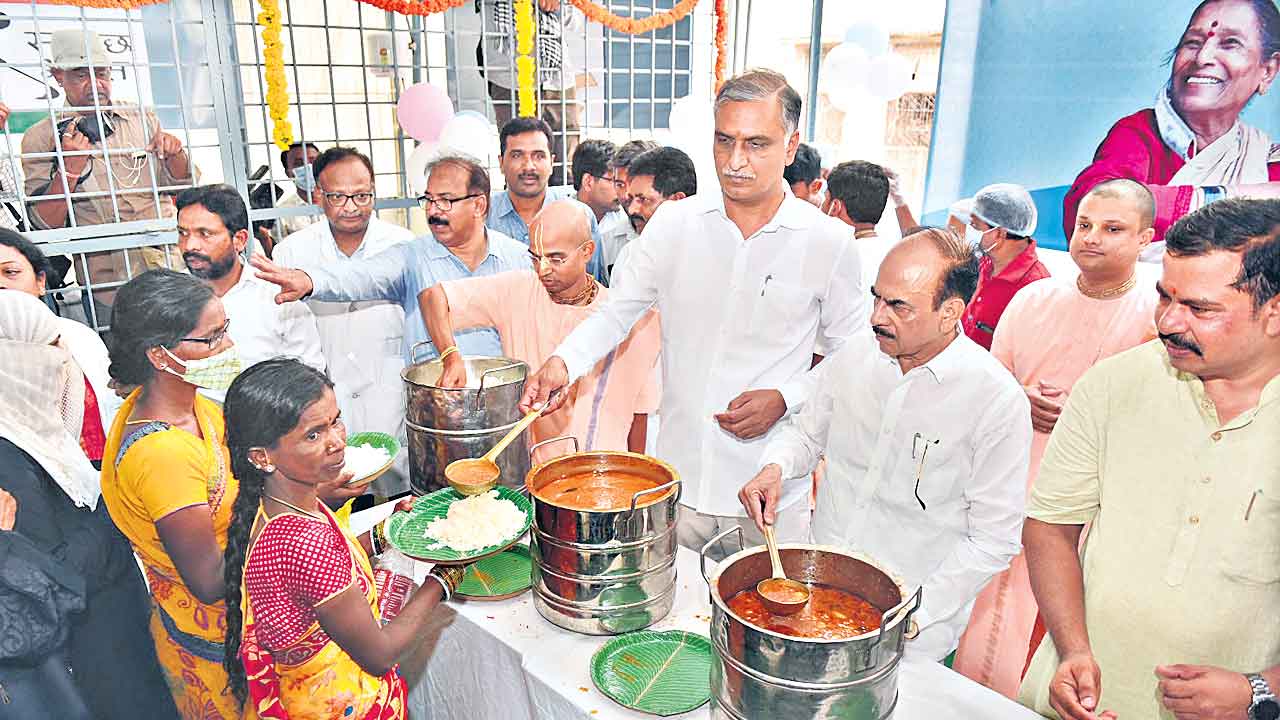 10 కోట్ల మందికి ఆకలి తీర్చి