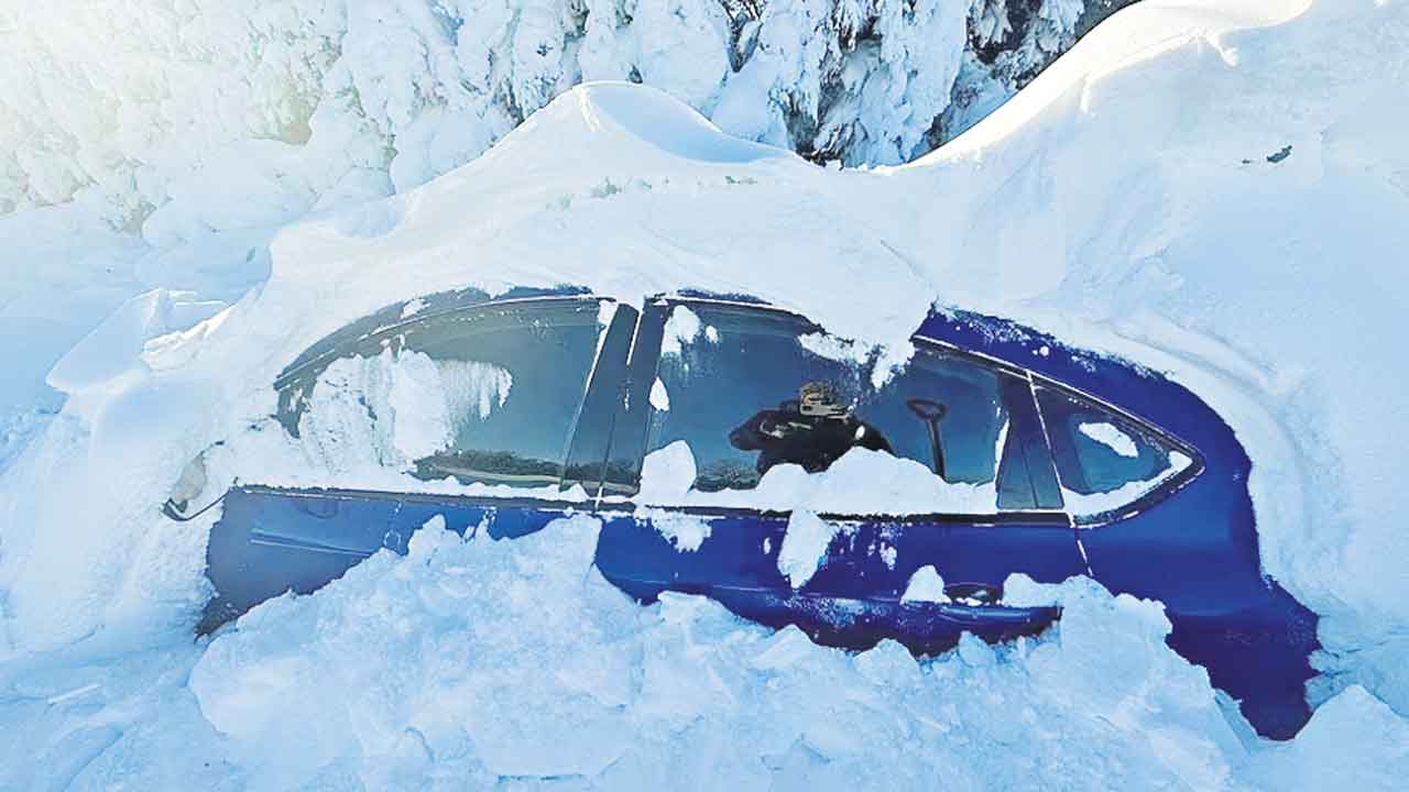 బాంబ్‌ సైక్లోన్‌ బీభత్సం.. 19 మంది మృత్యువాత