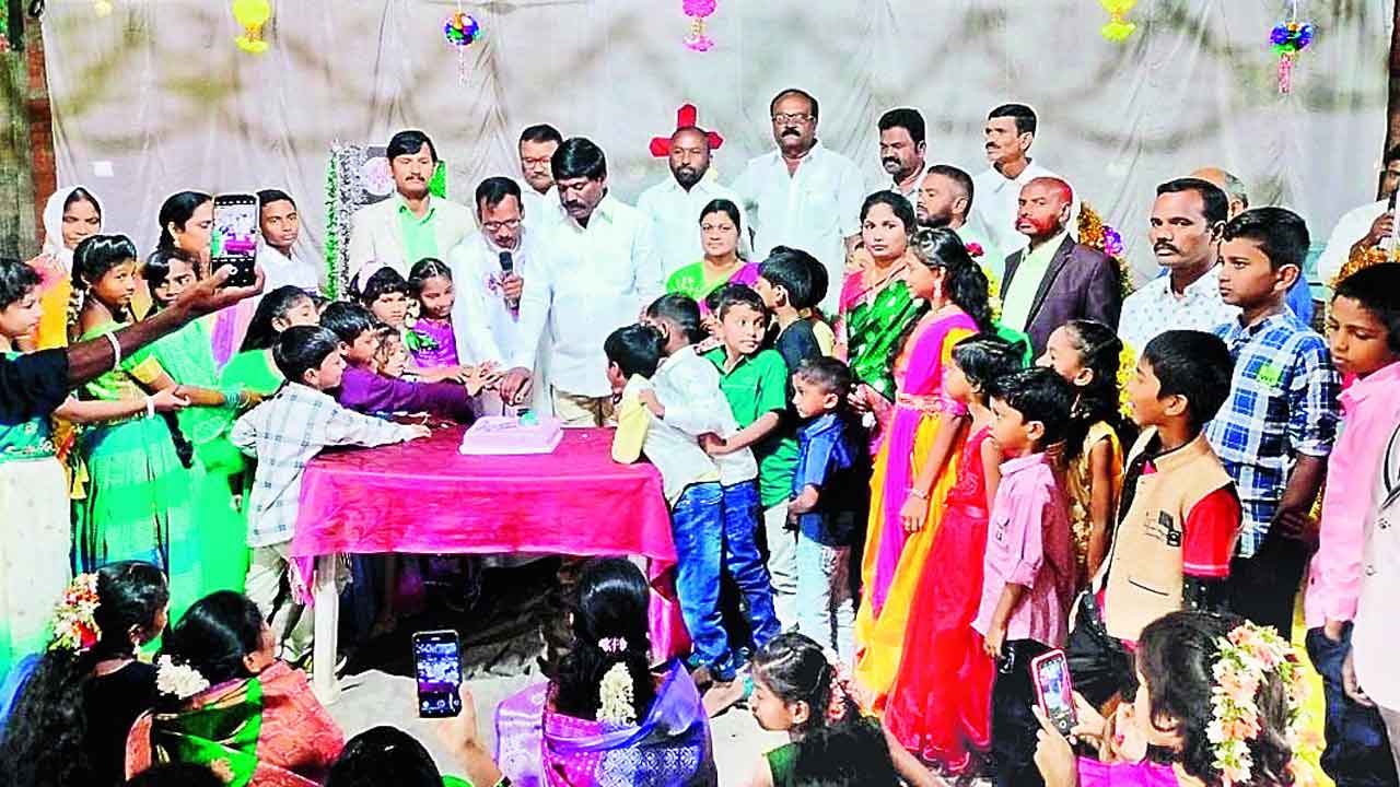 ఘనంగా క్రిస్మస్‌ వేడుకలు