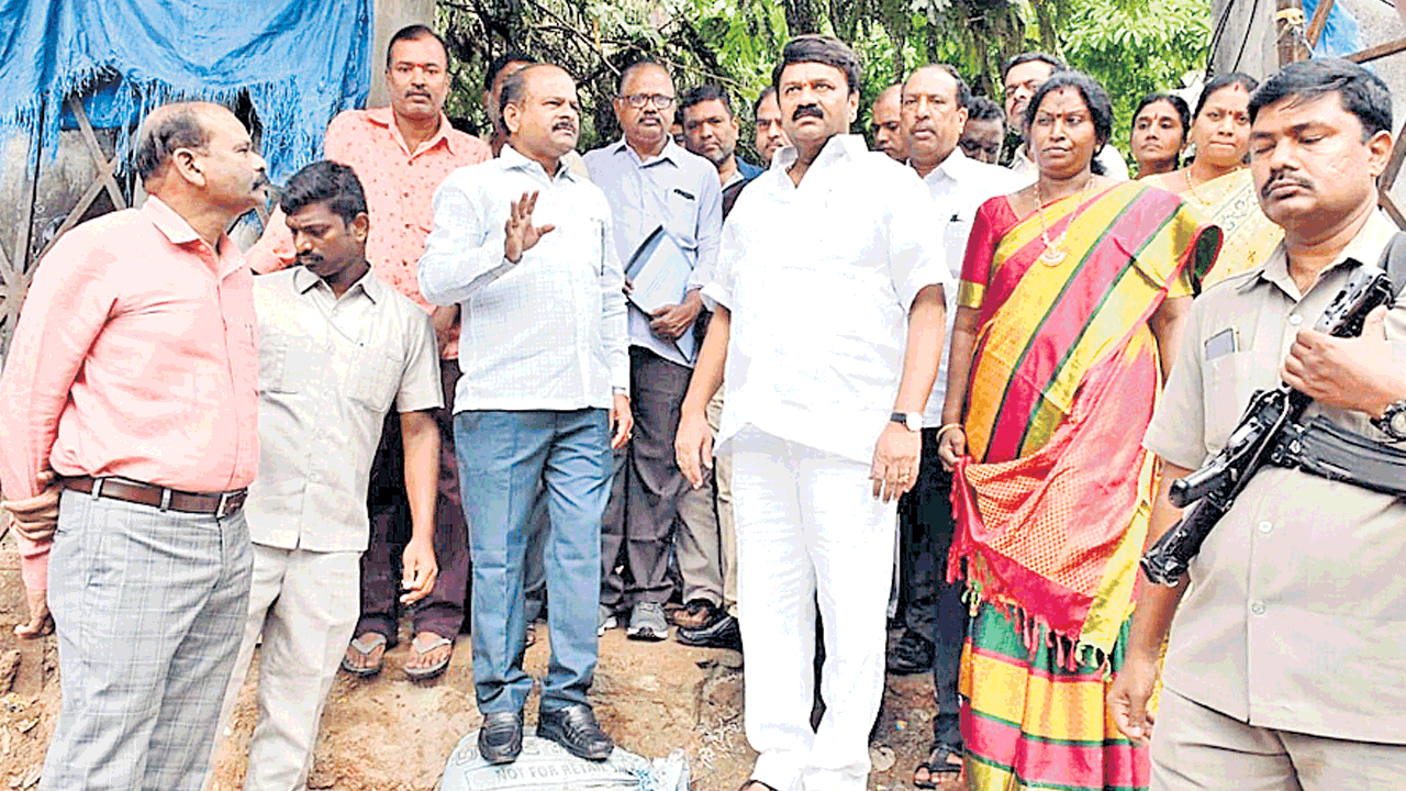 రూ.15 కోట్లతో కమ్యూనిటీ హాల్‌ నిర్మాణం