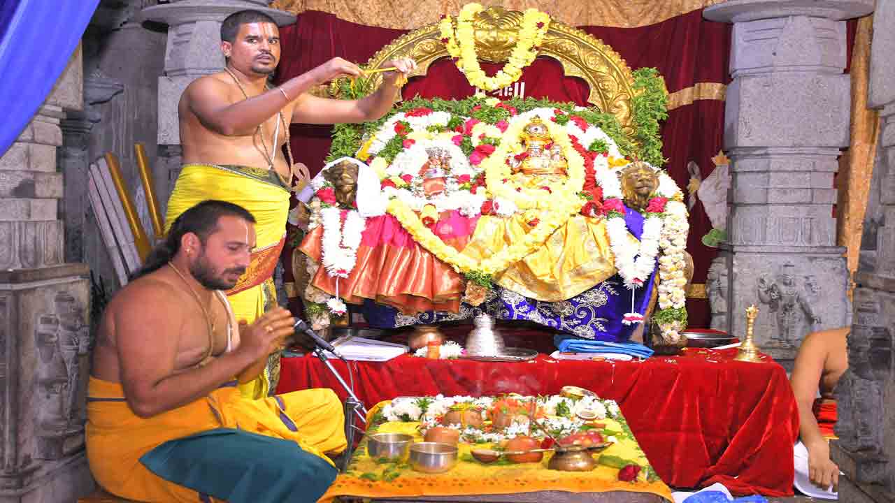 యాదాద్రిలో వైభవంగా నిత్యారాధనలు