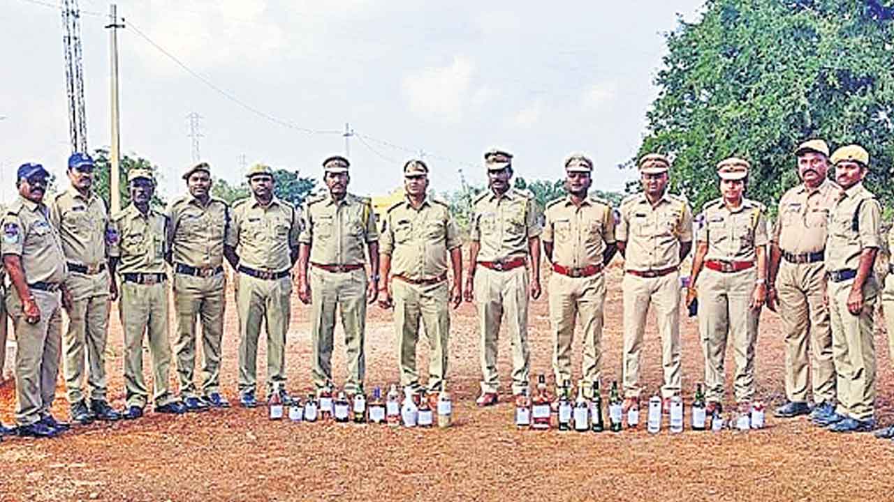 గోవా మద్యం పట్టివేత.. 26 మద్యం బాటిళ్లు స్వాధీనం