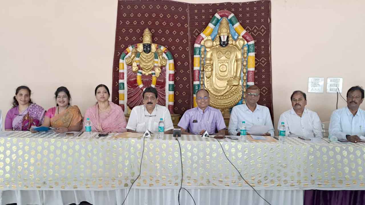 బెంగళూరు శ్రీ వేంకటేశ్వర స్వామి ఆలయంలో వైకుంఠ ఏకాదశికి విస్తృత ఏర్పాట్లు