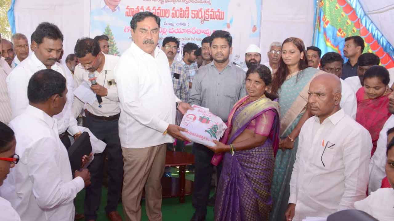 మతాల పేరుతో రాజకీయాలు చేసే వారిని నమ్మొద్దు : మంత్రి ఎర్రబెల్లి