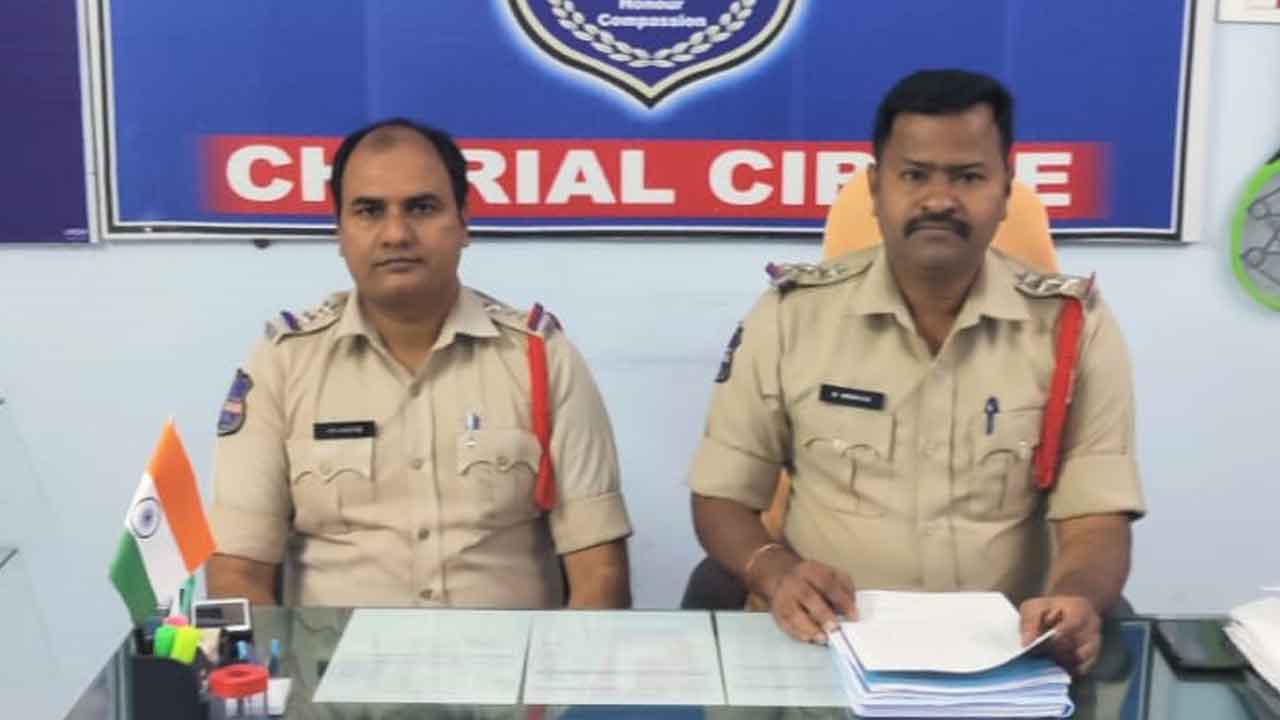 మూడు సైబర్ నేరాలు చేధించిన చేర్యాల పోలీసులు