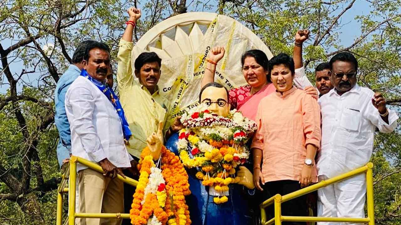 సీఎం కేసీఆర్‌ పాలన దేశానికే దిక్సూచి : మంత్రి సత్యవతి రాథోడ్‌