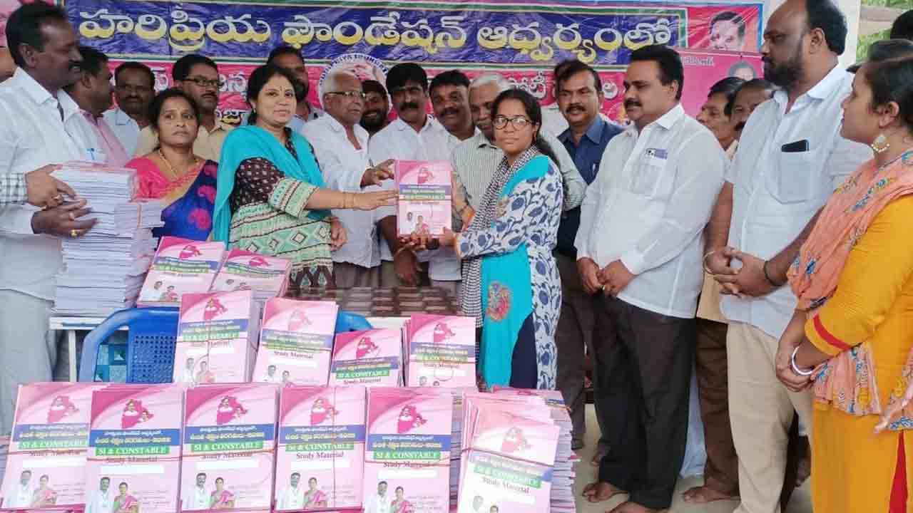 ఉద్యోగార్థులకు అండగా హరిప్రియ ఫౌండేషన్‌