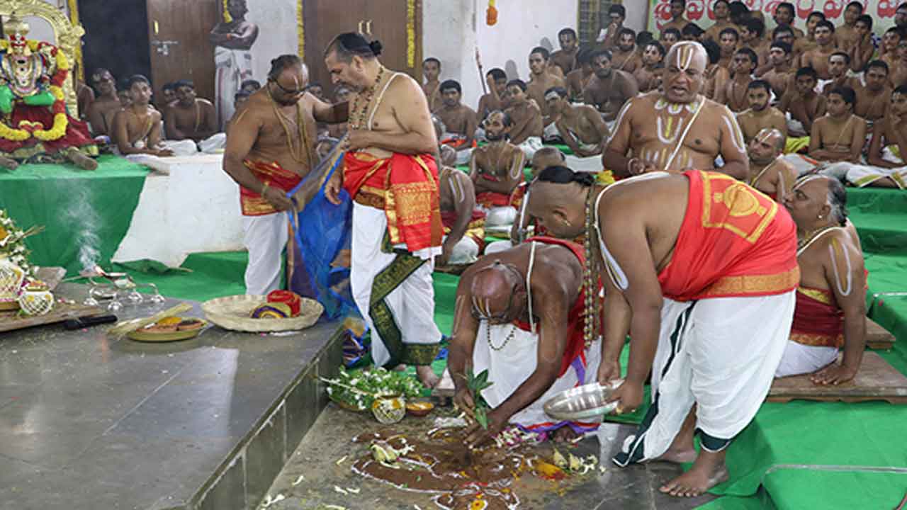 శ్రీనివాస విశ్వశాంతి హోమానికి శాస్త్రోక్తంగా అంకురార్పణ‌