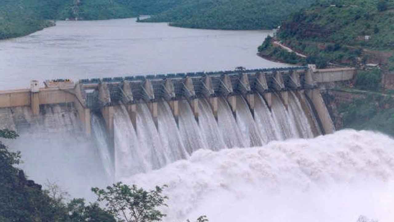 సోమశిలకు ఎగువ నుంచి 27 వేల క్యూసెక్కుల ప్రవాహం