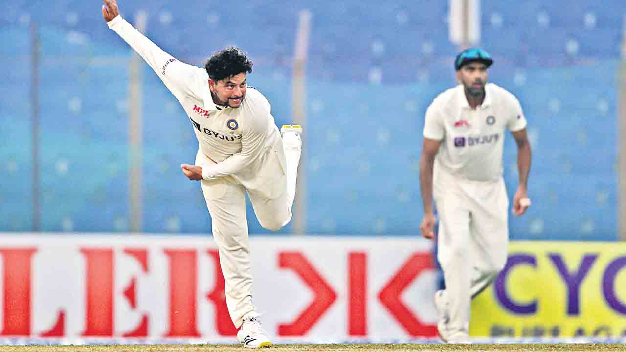 బంగ్లాతో తొలి టెస్టులో కుల్దీప్‌ ఆల్‌రౌండ్‌ ప్రదర్శన