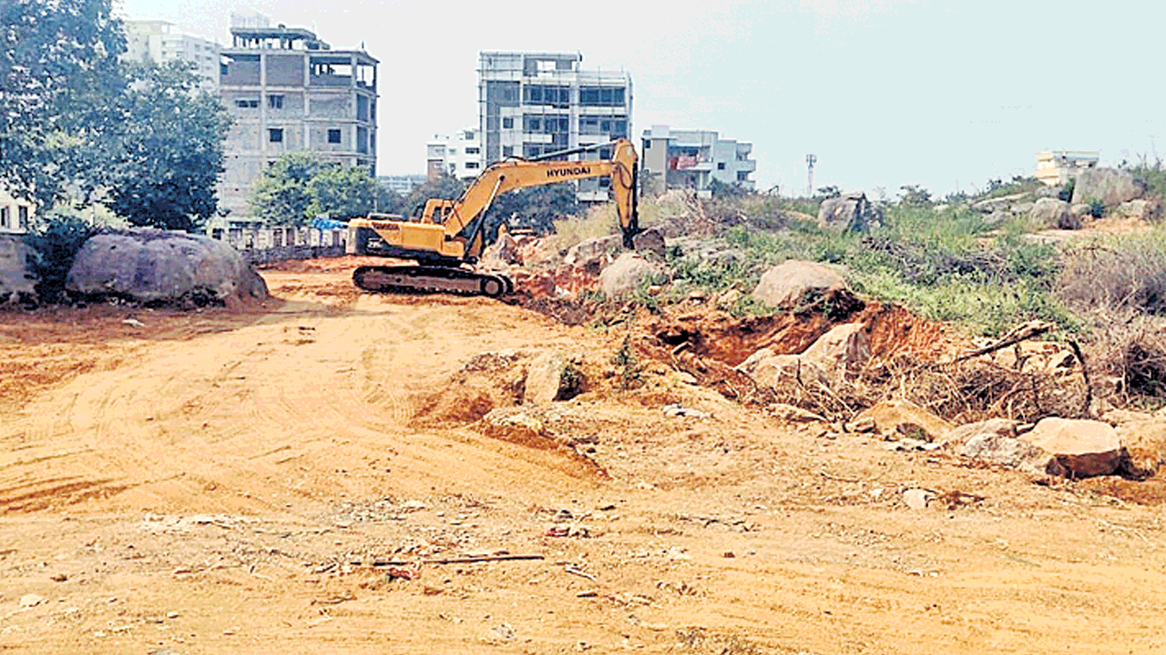 హుడాకాలనీలో థీమ్‌ పార్కులు