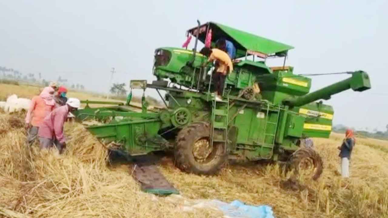 వరి కోత యంత్రాలతో జాగ్రత్త