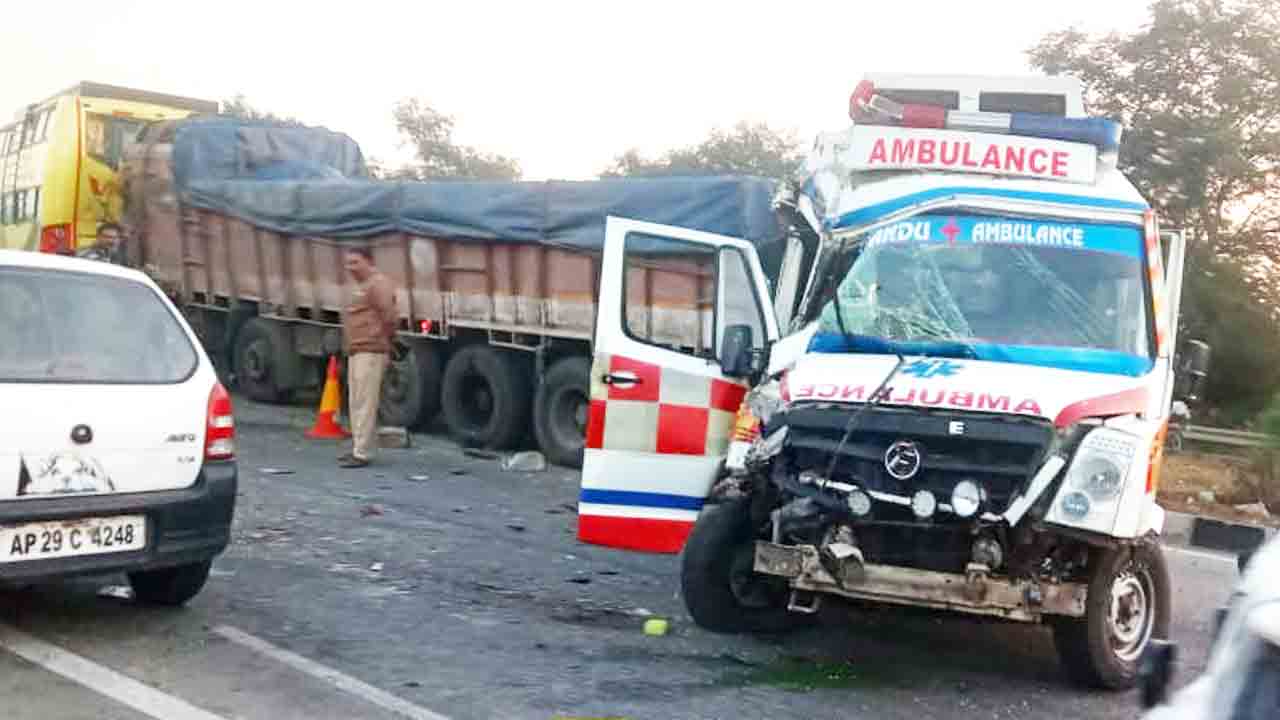 ఘోర రోడ్డు ప్రమాదం