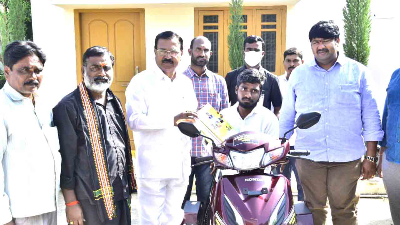 ఆత్మవిశ్వాసంతో ముందుకెళ్లాలి