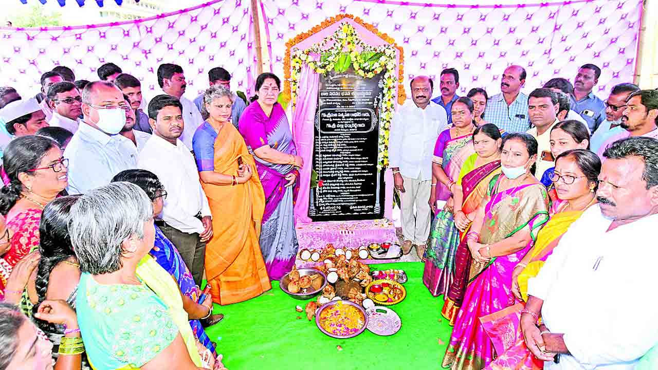 అభివృద్ధి పథంలో తండాలు