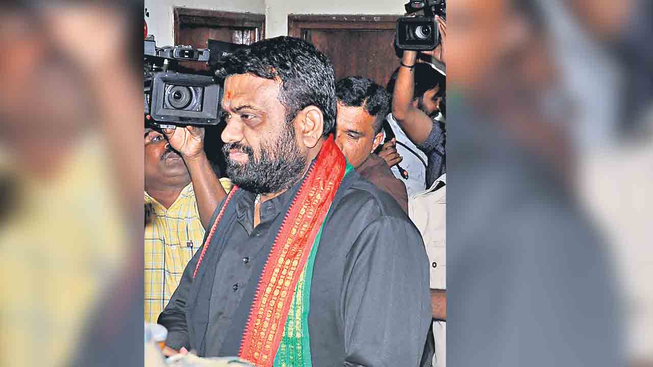 ఎమ్మెల్యేలకు ఎర కేసుపైనే ఈడీ ప్రశ్నించింది