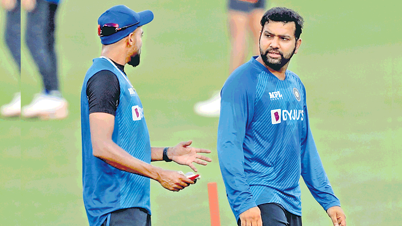 బంగ్లాదేశ్‌తో తొలి టెస్టుకు రోహిత్‌ దూరం