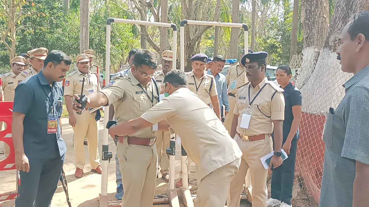 నిఘా నీడలో సారపాక-భద్రాచలం